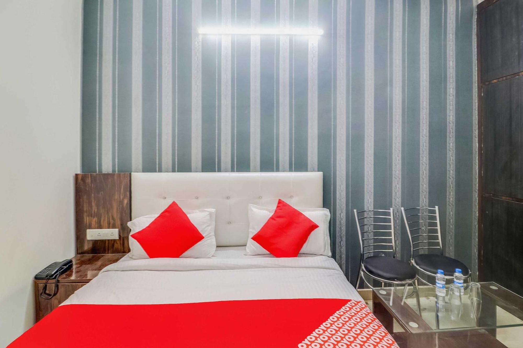 Hotel O Rodstar Chinhat Kültér fotó