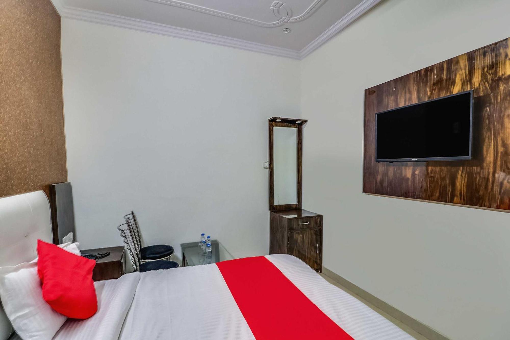 Hotel O Rodstar Chinhat Kültér fotó