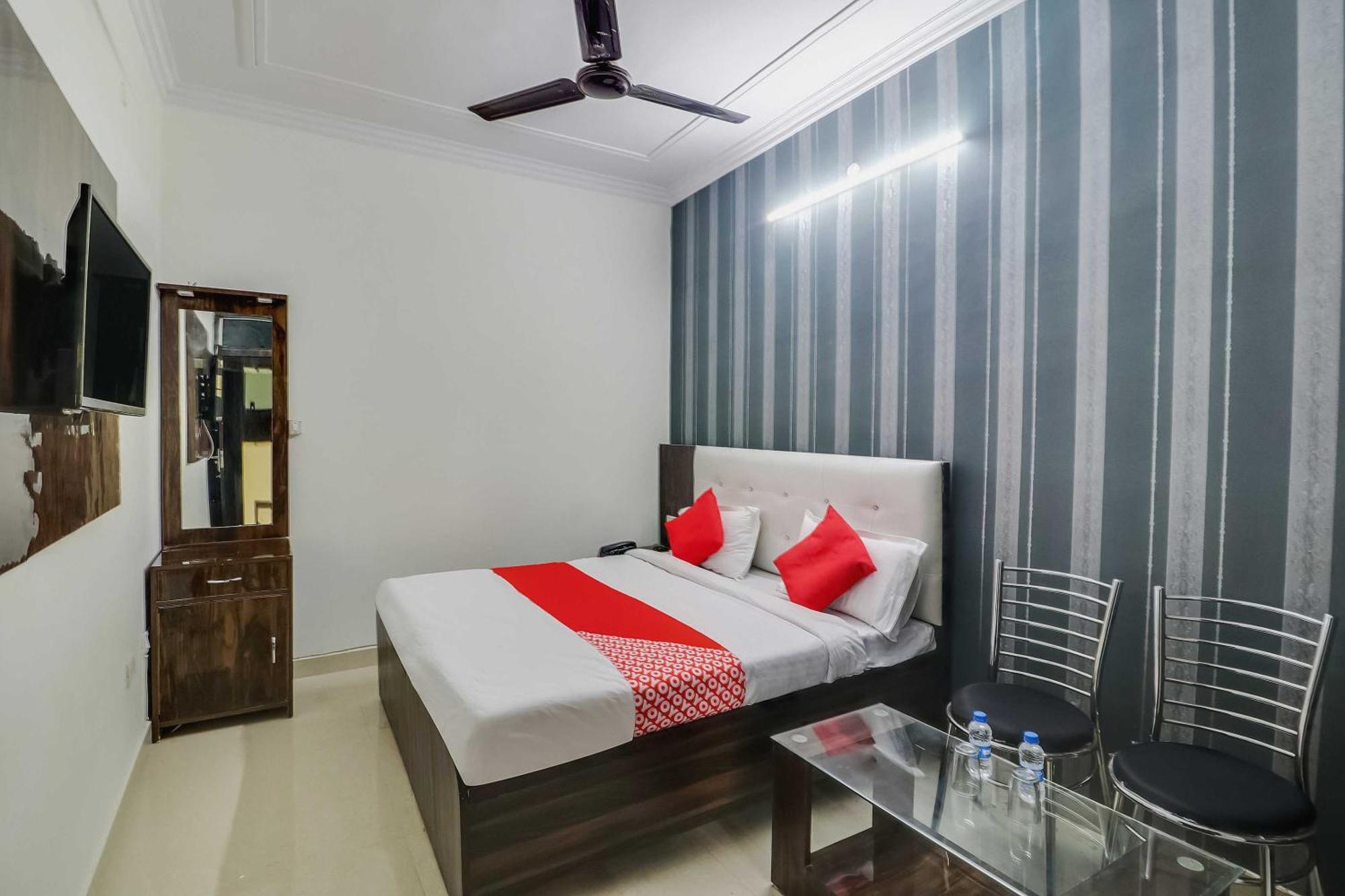 Hotel O Rodstar Chinhat Kültér fotó