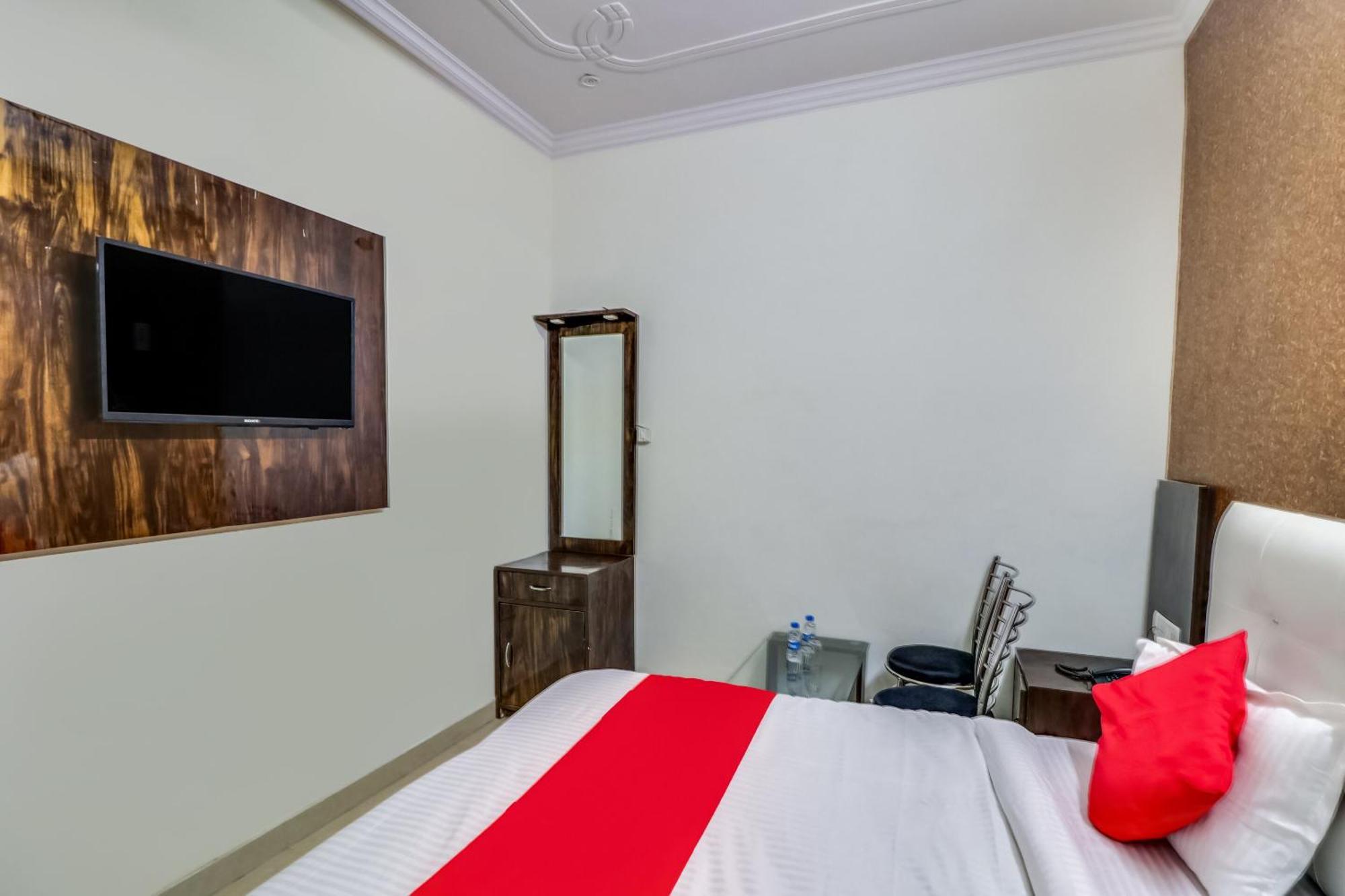 Hotel O Rodstar Chinhat Kültér fotó